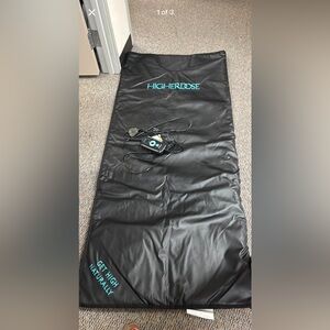 HigherDose Black Sauna Blanket with Carry Bag